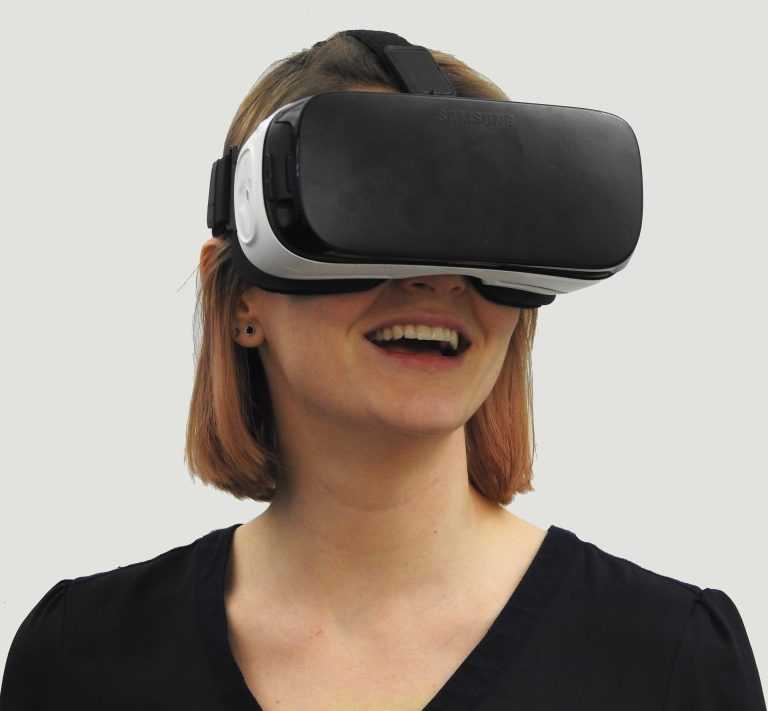 women wearing vr headset