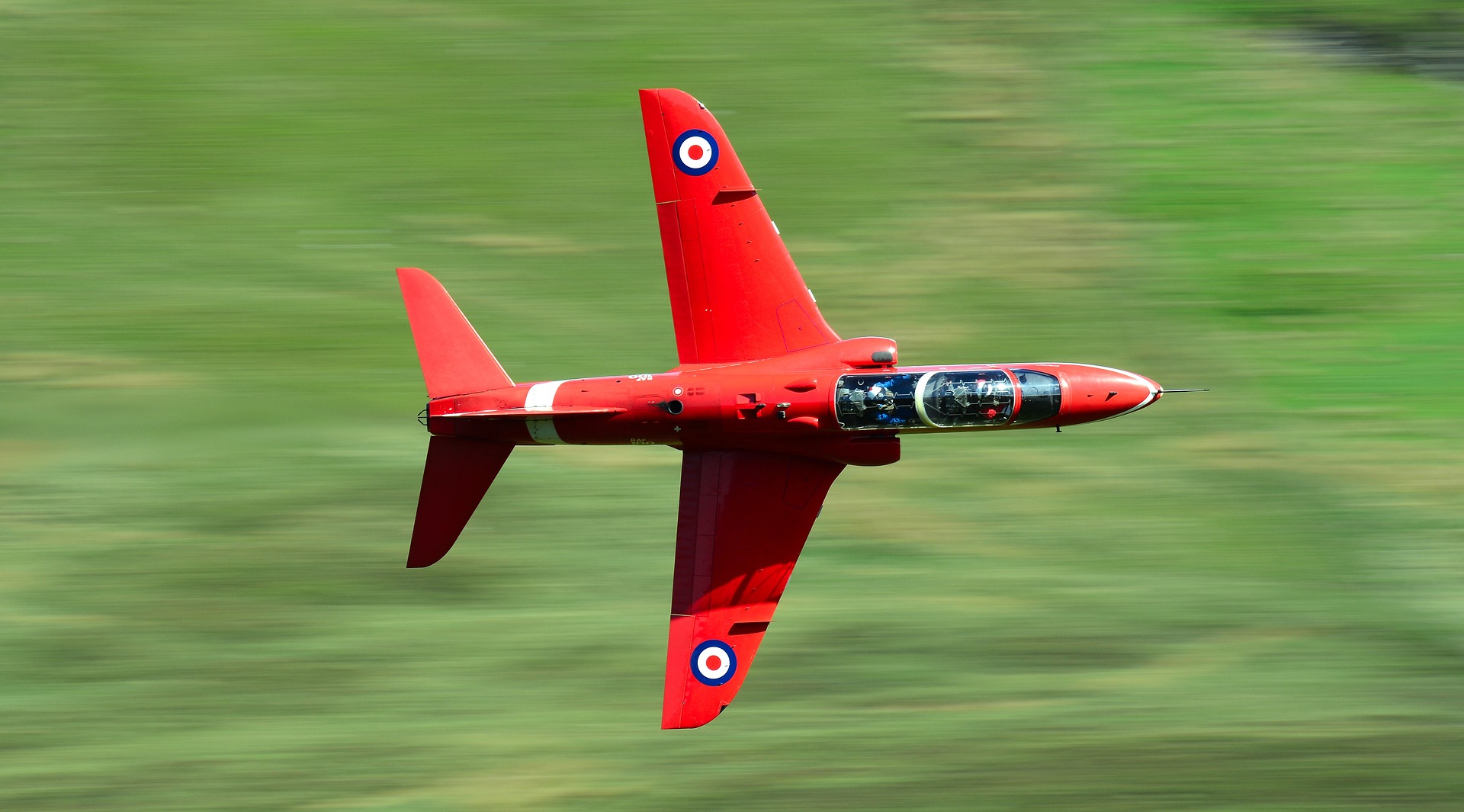 red arrow planes with a blurred background